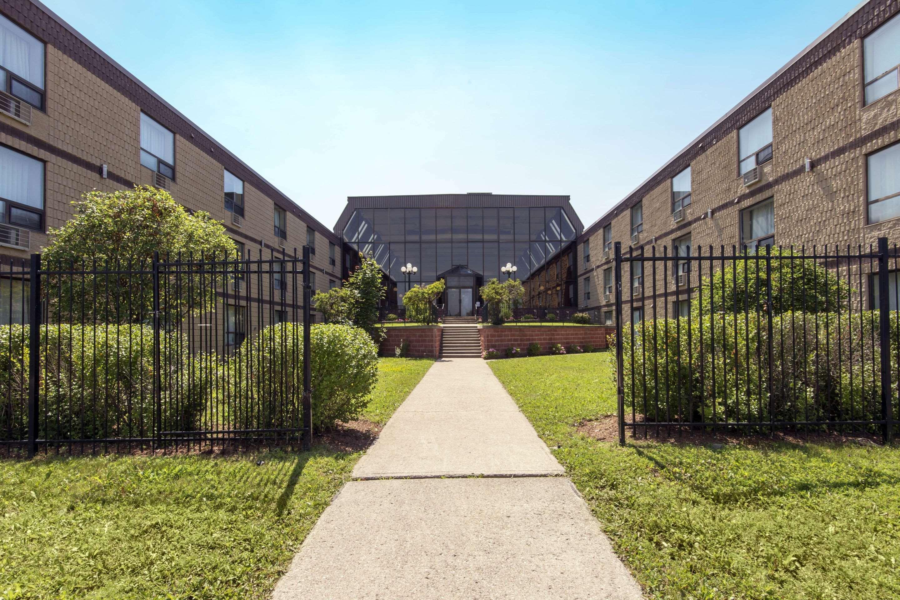 Quality Inn & Conference Centre Midland Exterior photo