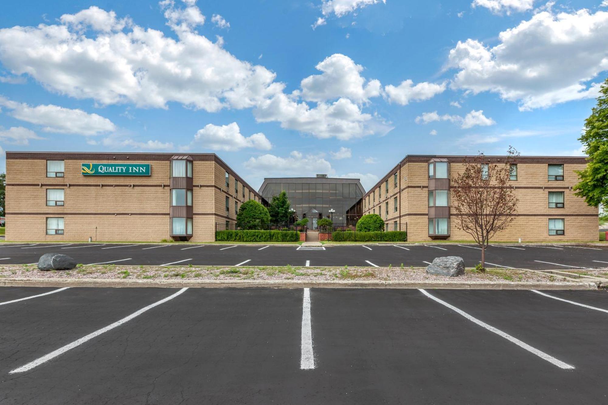 Quality Inn & Conference Centre Midland Exterior photo